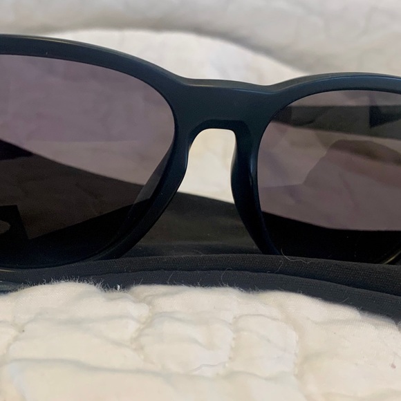 Women’s Oakley Sunglasses main image 4